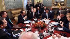 Předseda Evropské komise José Manuel Barroso, britský premiér David Cameron,... Předseda Evropské komise José Manuel Barroso, britský premiér David Cameron,...