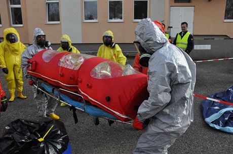Pokud by se v Olomouckém kraji vyskytlo podezení na nemocného ebolou, nemohlo by se o nj postarat ani infekní oddlení a byl by v biovaku transportován jinam. Ilustraní snímek