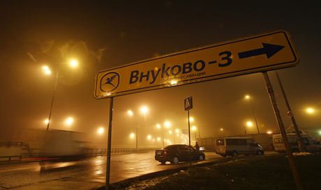 Na moskevském letiti Vnukovo se srazilo soukromé letadlo se snným pluhem
