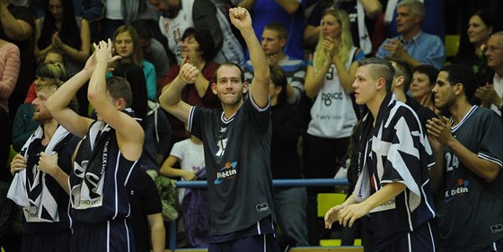 Basketbalisté Dína se radují