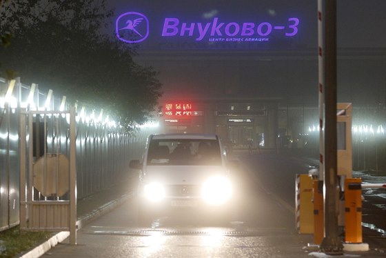 Na moskevském letiti Vnukovo se srazilo soukromé letadlo se snným pluhem