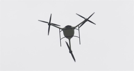 Bezpilotní dron, který vyvinuli ve Vojenském technickém ústavu letectva a...