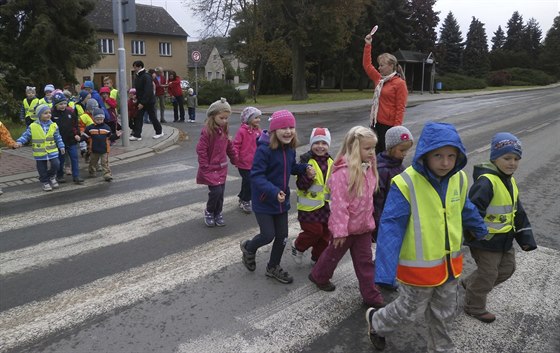 Pejít frekventovanou silnici bývalo pro dti ze zvolské mateské koly skoro...