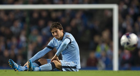 David Silva z Manchesteru City se v prohraném utkání s Newxastlem zranil.