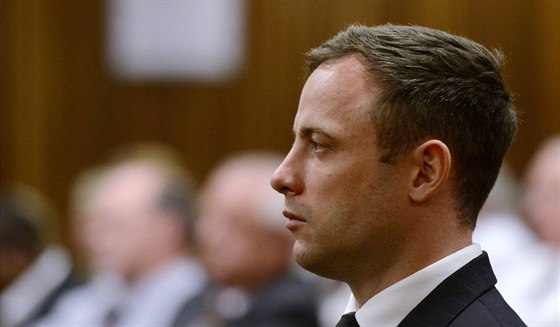 Oscar Pistorius ped soudem, který rozhodoval o jeho trestu za zastelení...
