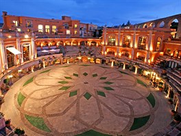 Quinta Real (Zacatecas, Mexiko). Ptihvzdikov hotel byl zasazen pmo do...