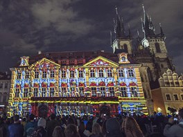 Promítalo se na palác Kinských na Staromstském námstí.