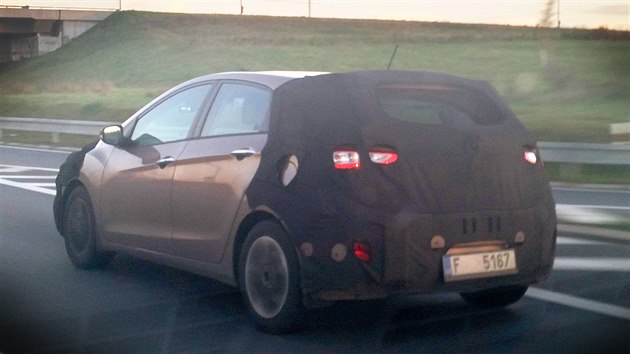 Maskovan faceliftovan Hyundai i30 pi testech na eskch silnicch