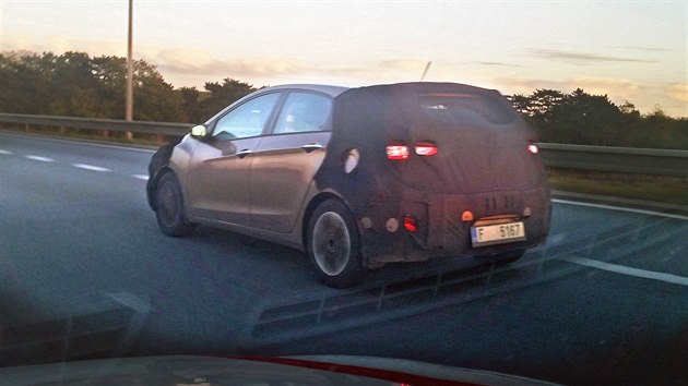 Maskovan faceliftovan Hyundai i30 pi testech na eskch silnicch