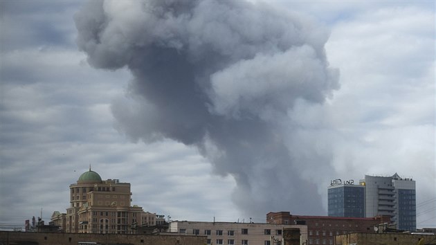 Kou nad Donckem po mohutn explozi.