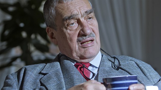 Pedseda TOP 09 Karel Schwarzenberg pi rozhovoru pro iDNES.cz