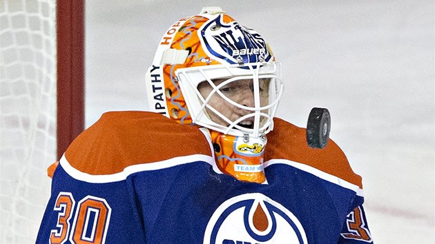 LETC PUK. Brank Edmontonu Ben Scrivens el stele soupee. 