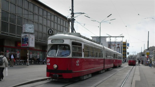 Novmu hlavnmu ndra ustoupila nejvt hlavov stanice Rakouska Wien Sdbahnhof ( Vde jin ndra). Jej pijmac budova byla postavena pln architekta Heinricha Hrdliky v letech 19551961