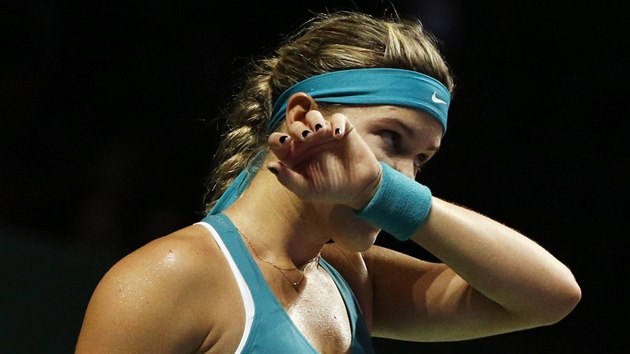 Kanadsk tenistka Eugenie Bouchardov v duelu s Rumunkou Simonou Halepovou.