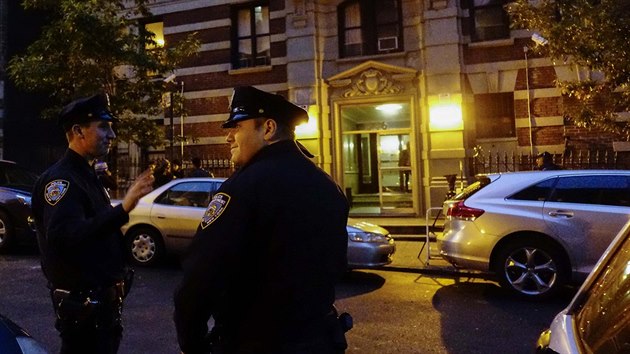 Newyorsk policie hld budovu, ve kter bydl doktor Spencer, prvn potvrzen ppad eboly v New Yorku.