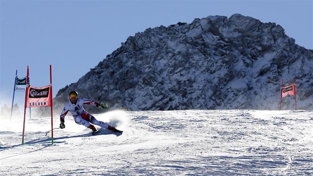 Marcel Hirscher bhem obho slalomu v Sldenu.