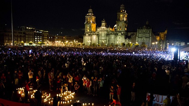 Najdte zmizel studenty, poaduj lid po celm Mexiku (Mexico City, 22. jna 2014).