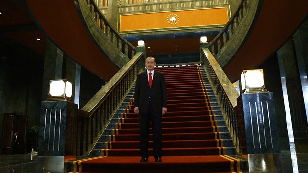 Tureck prezident Recep Tayyip Erdogan v novm palci v Ankae (Turecko, 29. jna 2014).