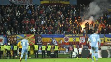 Fanouci Sparty sledují zápas Evropské ligy mezi letenským týmem a Slovanem...