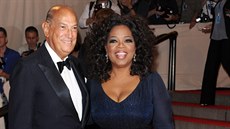 Americký módní návrhá Oscar de la Renta s moderátorkou Oprah Winfreyovou