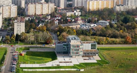 Prvn budova budoucho kampusu Univerzity Karlovy u hradeck fakultn nemocnice.