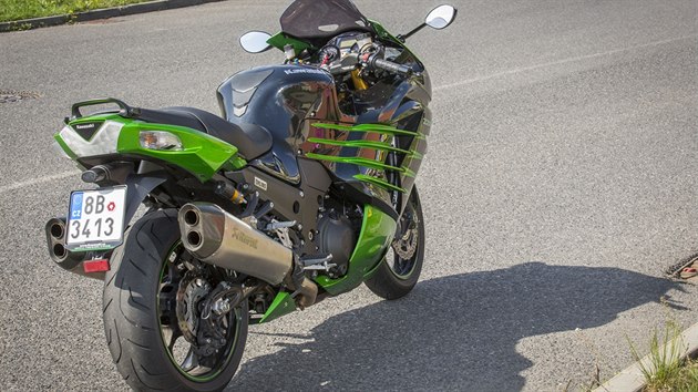 Kawasaki ZZR 1400 Performance Sport rozhodn nen dn prcek, v 268 kg.