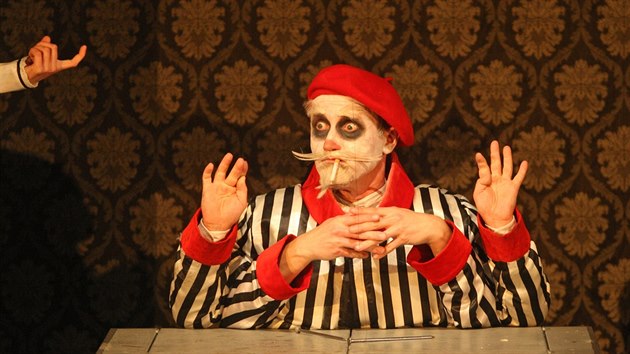 Posledn trik Georgese Mlise na divadelnm festivalu Dream Factory v Ostrav. Na snmku Duan Hebek z hradeckho Divadla Drak