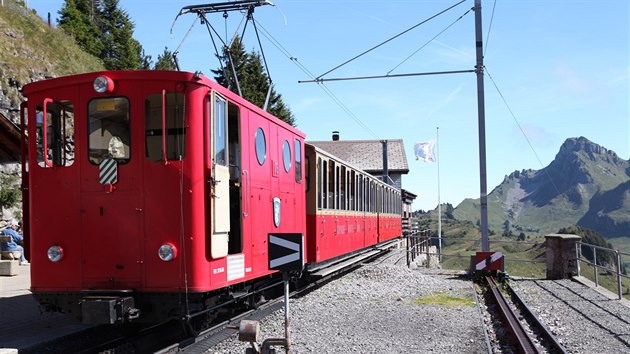 Clov stanice Schynige Platte Bahn je ve vce 1 967 metr.