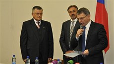Ministr zahraničí Lubomír Zaorálek (vpravo) otevřel honorární konzulát v... Ministr zahraničí Lubomír Zaorálek (vpravo) otevřel honorární konzulát v...