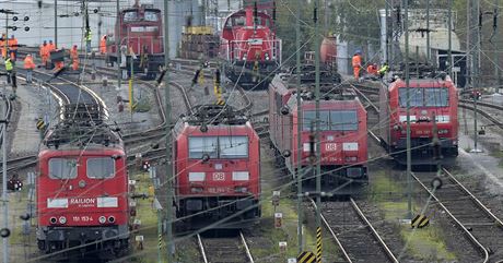 Lokomotivy Deutsche Bahn stojí v Hagenu bhem stávky (5. listopadu 2014).