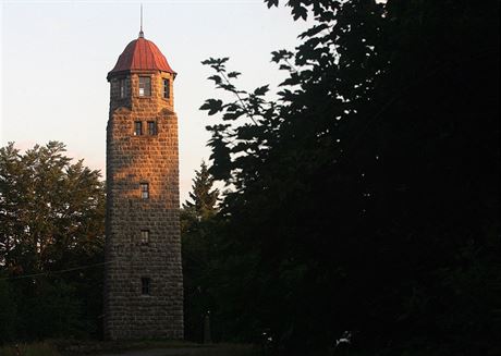 Luany koupily Bramberk jako chátrající budovu. Pespárovaly na ní zdivo, vymnily okna a opravily trouchnivjící schodit.