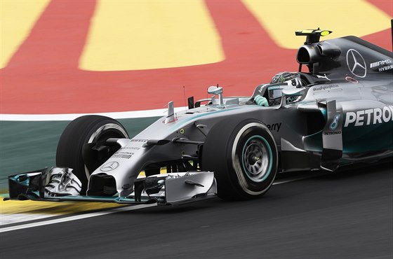 Nico Rosberg z Mercedesu pi tréninku na Velkou cenu Brazílie.