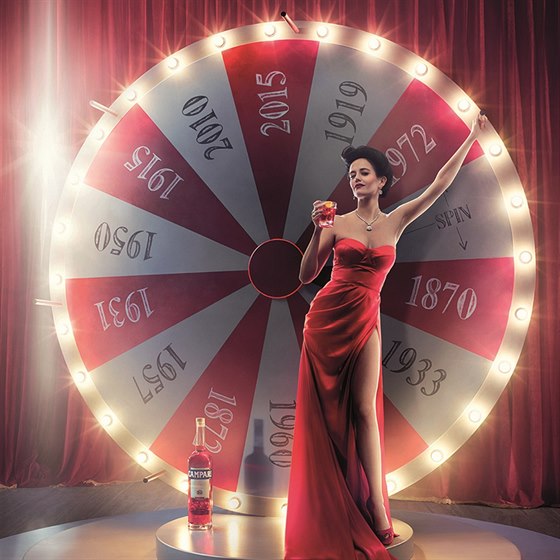 Eva Greenová na obálce kalendáe Campari pro rok 2015