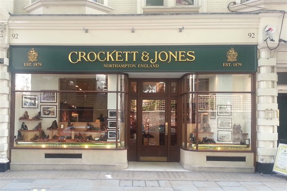 CROCKETT & JONES. Tato rodinná obuvnická firma funguje u více ne 135 let....