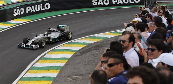 Lewis Hamilton bhem kvalifikace na VC Brazílie formule 1