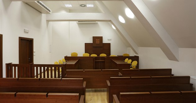 Spodní místnost slouží jako tréninková soudní síň.