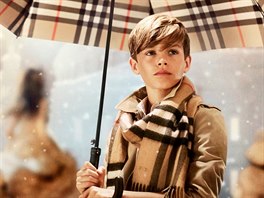 Syn Victorie a Davida Beckhamových Romeo Beckham v kampani Burberry (2014)