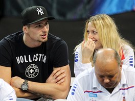 Petra Kvitov (vpravo) se svm ptelem Radkem Meidlem na finle Fed Cupu.