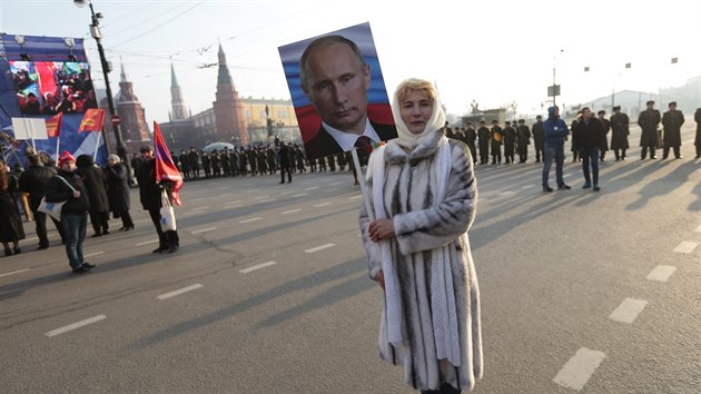 Rusk pochod My jsme jednotn podporujc kremelskou politiku proel v ter Moskvou. (4.11. 2014)