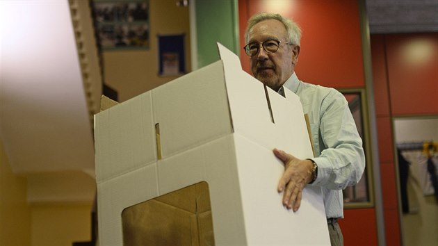 Katalnsko se chyst na nedln symbolick hlasovn o sv nezvislosti. (7. listopadu 2014)