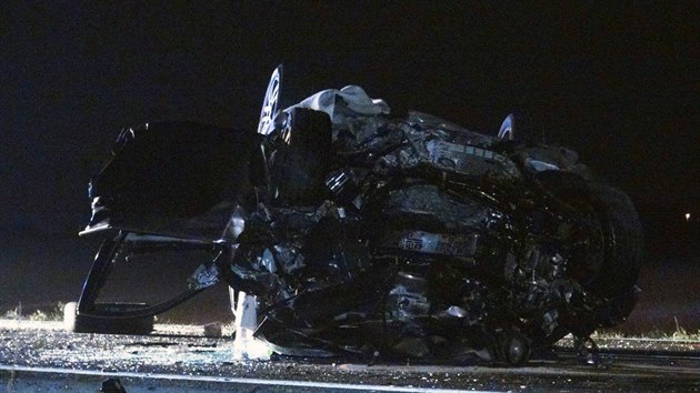 Na silnici slo 101 u an se eln srazil Volkswagen Golf s kamionem. idi osobnho vozu nehodu nepeil (5.11.2014)