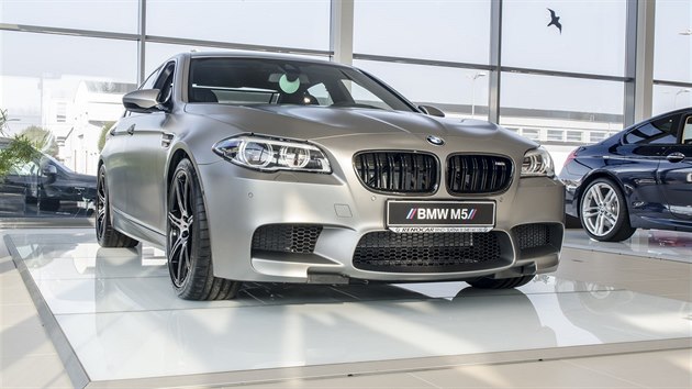 BMW M5 ve speciln edici k ticetiletmu vro modelu