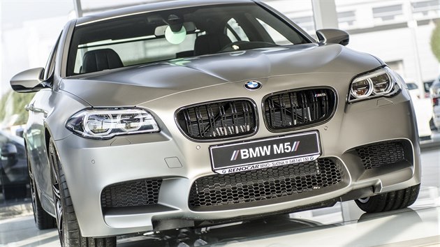 BMW M5 ve speciln edici k ticetiletmu vro modelu