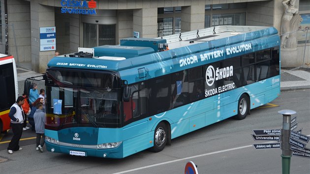 Jeden z testovaných elektrobus v Hradci Králové.