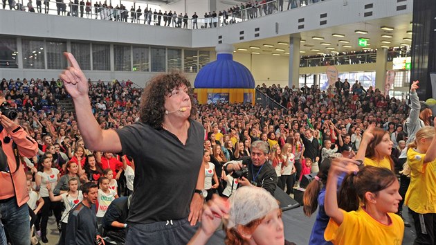 Richard Genzer pomohl pokoil esk rekord v potu tanenk tancujcch stejnou choreografii.