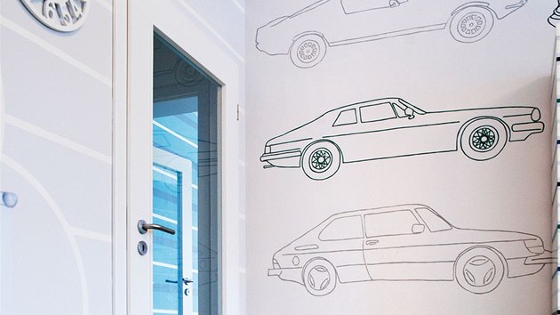 Malba aut na jedn ze stn je originlnm prvkem pokojku. 
