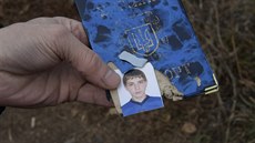Dokumenty jednoho z chlapc, kteí zahynuli pi ostelování Doncku (8....