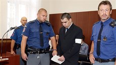 Ondřeje Dlouhého, který 4. listopadu 2013 zastřelil svou žákyni a jejího... Ondřeje Dlouhého, který 4. listopadu 2013 zastřelil svou žákyni a jejího...