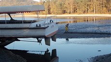 Zásti vyputné Máchovo jezero.