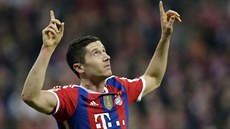 VYROVNÁNO. Gól na 1:1 vstřelil v utkání Bayernu s Dortmundem domácí Robert... VYROVNÁNO. Gól na 1:1 vstřelil v utkání Bayernu s Dortmundem domácí Robert...